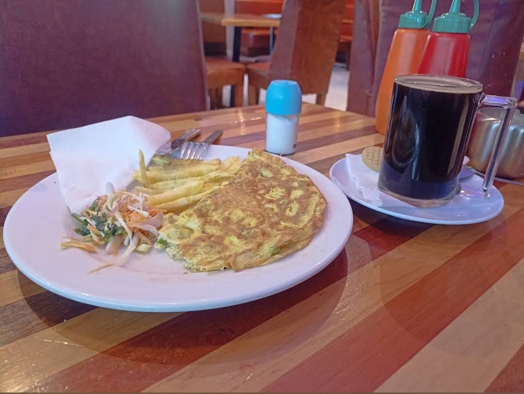 Omelette with fries